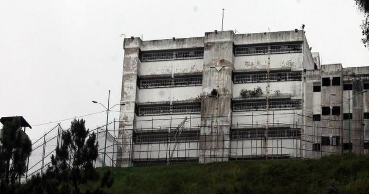 Cover image for Liberan a tres presos políticos militares en Ramo Verde